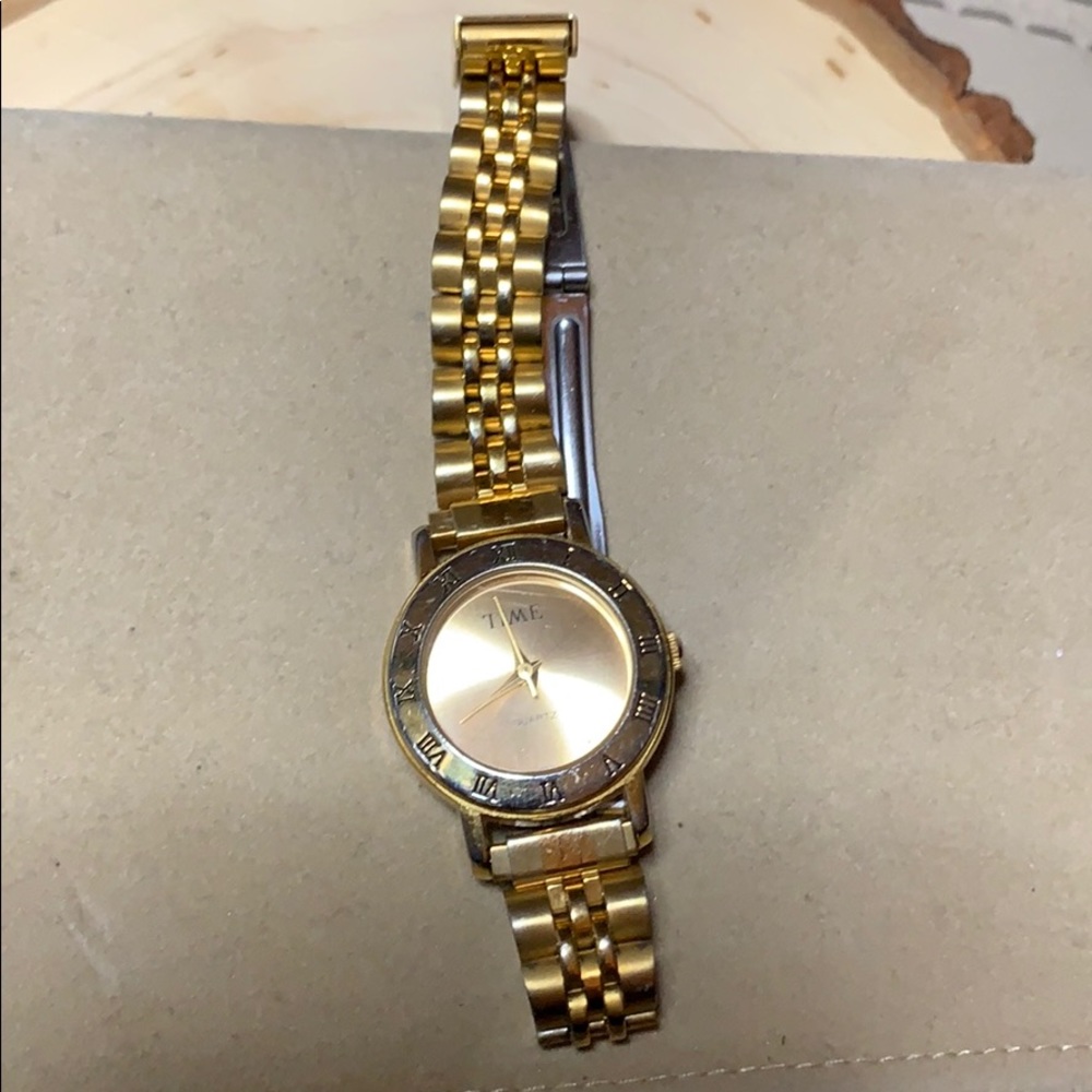 Vintage TIME Quartz Gold Tone Watch‎ New Battery